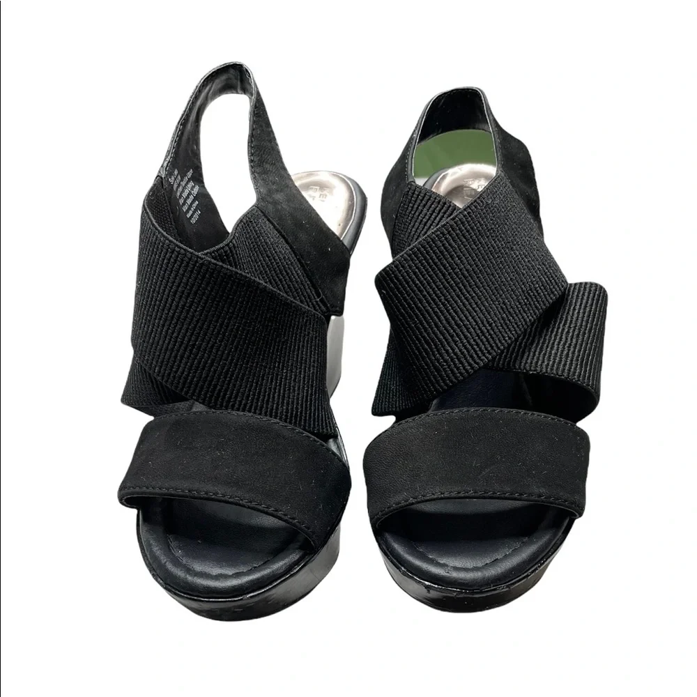 Kenneth Cole Reaction wedge Size 6 1/2 M